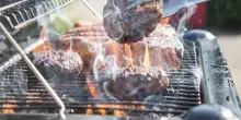Italia, barbecue finisce in dramma: &ldquo;Carbonella in casa, poi&hellip;&rdquo;. Tutti giovani