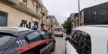 Tragedia atroce in Italia, mamma e figlia trovate cos&igrave;: la scena tremenda in quell&rsquo;appartamento