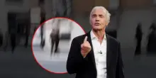 Massimo Giletti aggredito in strada, la scena viene ripresa: video da brividi