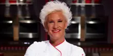 Morta la chef Anne Burrell: la star di Food Network aveva 55 anni ed è stata trovata in casa priva di sensi