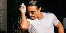 Salt Bae smentisce la crisi e approda in Italia: “La mossa del sale è nata per caso, la mia vita è cambiata in una notte”