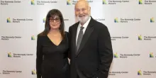 Los Angeles, il regista di &ldquo;Harry ti presento Sally&rdquo; Rob Reiner e la moglie uccisi in casa: &ldquo;Interrogato il figlio&rdquo;