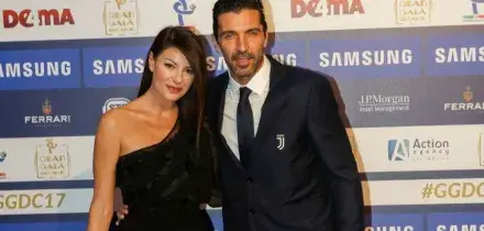 Buffon e Ilaria D’Amico ospiti ad Atreju: “Gigi di destra? Un pensiero di gioventù espresso male. Meloni? Rivoluzionaria”