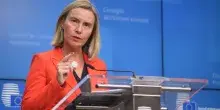 Ue, sospetta frode sulla formazione dei diplomatici: arrestati l’ex ministra Mogherini e l’ex ambasciatore Sannino