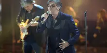 Sanremo 2026, gli abiti degli Stadio ospiti (serata cover) al Festival: look e stilista