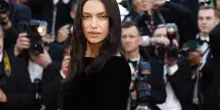 Sanremo 2026, gli abiti di Irina Shayk per la terza serata del Festival: look, stilista