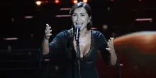 Sanremo 2026, Serena Brancale indossa il vestito della madre scomparsa nel 2020