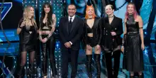Sanremo 2026, gli abiti di Bambole di pezza per la terza serata del Festival: look e stilista