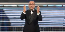 Giallo a Sanremo 2026, nella scaletta della quarta serata spunta un &ldquo;mister x&rdquo;. Chi &egrave;? Tutte le ipotesi