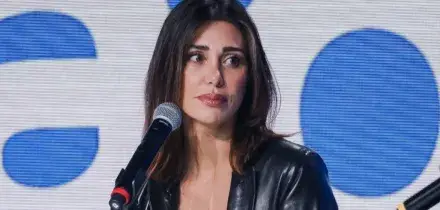 Malore in casa per Belen Rodriguez, la showgirl portata in ospedale dopo l&rsquo;allarme dei vicini: &ldquo;Gridava aiuto&rdquo;
