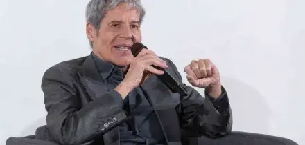Claudio Baglioni annulla il tour, concerti rinviati al prossimo anno: ha la polmonite interstiziale