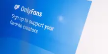 La creator di Onlyfans accusata di non aver dichiarato 270mila euro: prendeva la disoccupazione