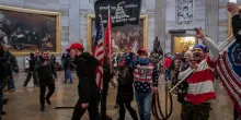 Condannato per aver assaltato il Campidoglio americano, viene assunto dal Pentagono dove gestir&agrave; operazioni antiterrorismo segrete: &ldquo;Professionista qualificato e patriottico&rdquo;
