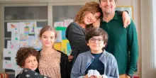 Tre di troppo: tutto quello che c&rsquo;&egrave; da sapere sul film in onda su Canale 5