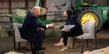 Trump perde la pazienza con una giornalista e interrompe l&rsquo;intervista: &ldquo;O sei corrotta o sei stupida&rdquo; | VIDEO