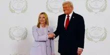 Nuovo attacco di Trump a Meloni: &ldquo;Mi ha implorato di fare foto con lei, mi ha fatto pena&rdquo;