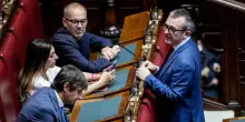 I pm chiedono le chat tra Delmastro e Caroccia: no della Giunta della Camera, esplode la protesta