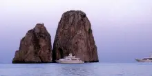 Una villa affacciata sui Faraglioni e un Riva Diable 68, la Capri privata della Manfredi Collection
