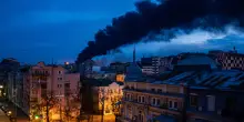 Ucraina, raid russo su Kiev. Zelensky: &ldquo;13 morti e 40 feriti&rdquo;