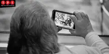 L&rsquo;esclusione digitale nell&rsquo;Italia che invecchia da sola: quando l&rsquo;et&agrave; e la tecnologia diventano un muro invalicabile