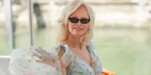Pamela Anderson e l&rsquo;incubo dell&rsquo;epatite C: &ldquo;Il medico mi disse che mi restavano dieci anni di vita&rdquo;