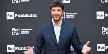 Sanremo 2027, ecco il nuovo regolamento. Dalla serata performance al numero degli artisti: cosa cambia