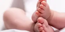 Neonato abbandonato in un sacchetto per strada a Cinisello