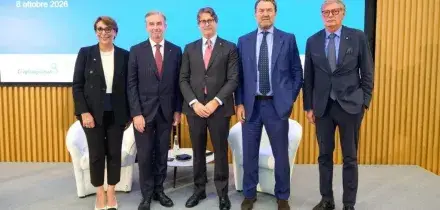 Intesa Sanpaolo, piano da 20 miliardi per le pmi di commercio, artigianato e turismo