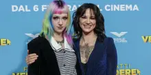 La figlia di Morgan e Asia Argento vittima di revenge porn: un ragazzo pubblica sui social un video intimo