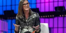 Cathie Wood scrive agli investitori e spiega come la rivoluzione tecnologica pu&ograve; cambiare inflazione, tassi e crescita