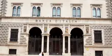 Banche e assicurazioni italiane solide nonostante contesto incerto secondo Bankitalia