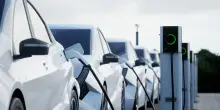 Immatricolazioni Acea: vendite aumentano per il terzo mese consecutivo con spinta elettrico