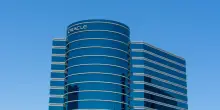 Oracle crolla nell&rsquo;afterhours, focus su spesa AI