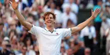 Sinner, il trionfo bis a Wimbledon vale milioni: cos&igrave; cresce il patrimonio del numero uno del tennis