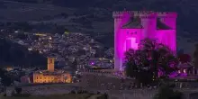 ESEO Italia: ad Aosta illuminato di magenta il castello di Aymavilles