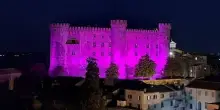 ESEO Italia: a Bracciano illuminato di magenta il Castello Odescalchi