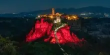 ESEO Italia: illuminata di magenta anche Civita di Bagnoregio
