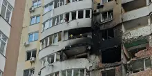 Pesante attacco russo con droni e missili su Kiev, vittime
