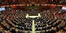 Ricerca, governo battuto alla Camera su mozione Iv, Fdi: ci siamo sbagliati