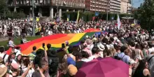 Al Pride di Budapest anche Pd, M5s, +Europa e Calenda. Schlein: non si può vietare l’amore per legge