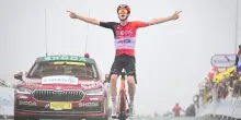 Ciclismo, Arensman show al Tour, Pogacar in giallo