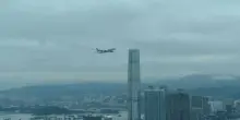 Hong Kong colpita da tifone Wipha, Cathay Pacific cancella i voli