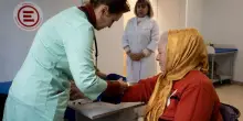 ”Qui dove restano gli ultimi”: la rete di cliniche di EMERGENCY tra le macerie del Donetsk