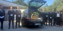 A Segrate i funerali di Emilio Fede, l’addio al giornalista tv