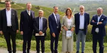 Vino, asta benefica “Barolo en Primeur” 2025 con tag anticontraffazione