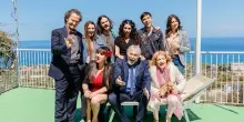 Cinema, dal 13 novembre nelle sale “Due famiglie, un funerale”