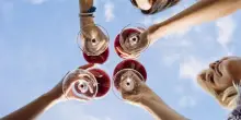 Vino e Generazione Z: cresce interesse per esperienze e sostenibilità