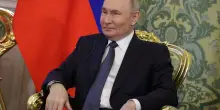 Mosca esige cinque regioni ucraine. Trump accelera: domani chiama Putin
