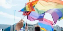 Gay pride e propaganda arcobaleno patrocinati pure da sindaci di destra