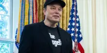 Sì del Senato alla legge di bilancio. Trump minaccia di espellere Musk